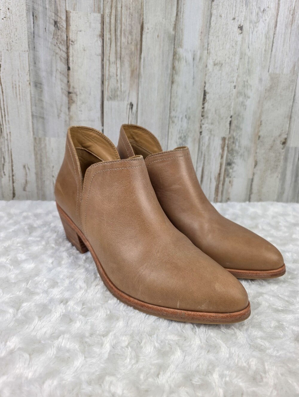 Nisolo Mia Everyday Ankle Booties in almond leather Size 9